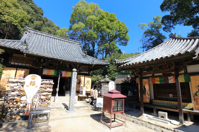 石手寺（大師堂と一切経堂）