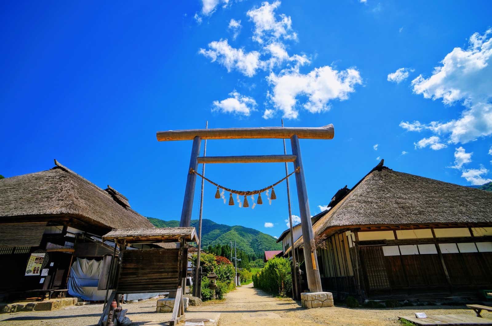 大内宿は江戸時代の会津西街道（下野街道）の宿場町の1つ