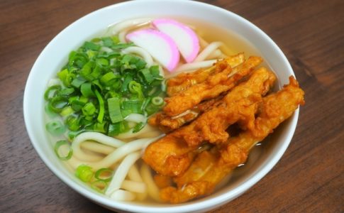 博多うどんの麺はコシが弱めで、ふわふわした食感