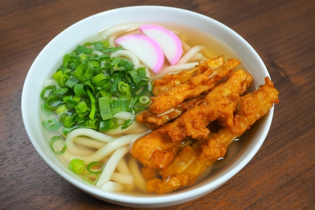 博多うどんの麺はコシが弱めで、ふわふわした食感