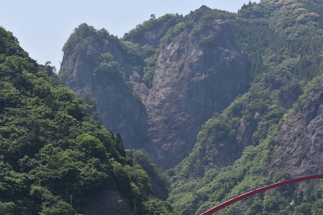 大きなハート型をした岩