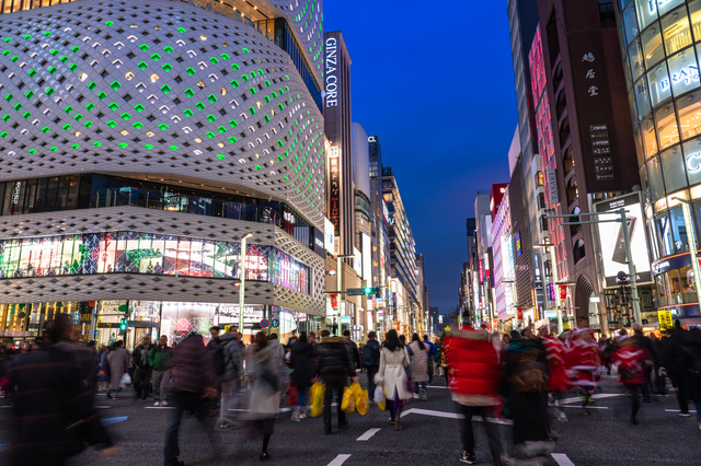 銀座・歩行者天国・夜