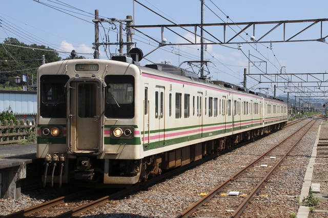 高崎を走る107系電車