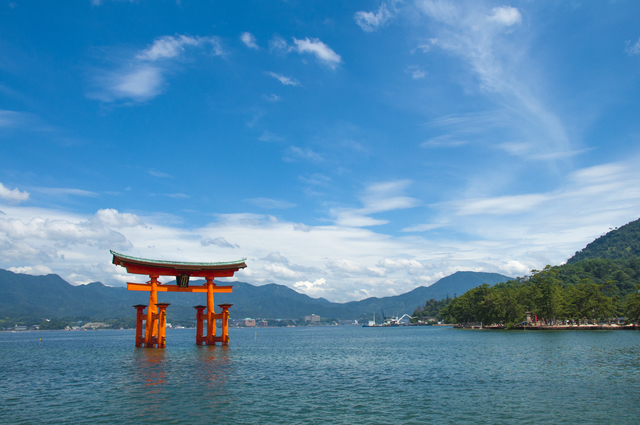 厳島神社に行くためにはフェリーに乗らないといけない