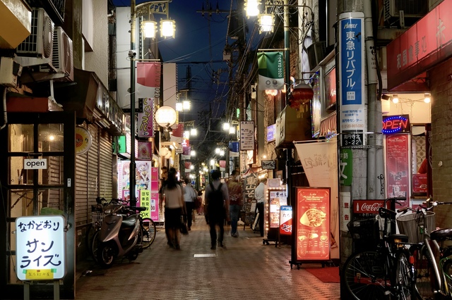 居酒屋激戦区の「高円寺中通り商店街」