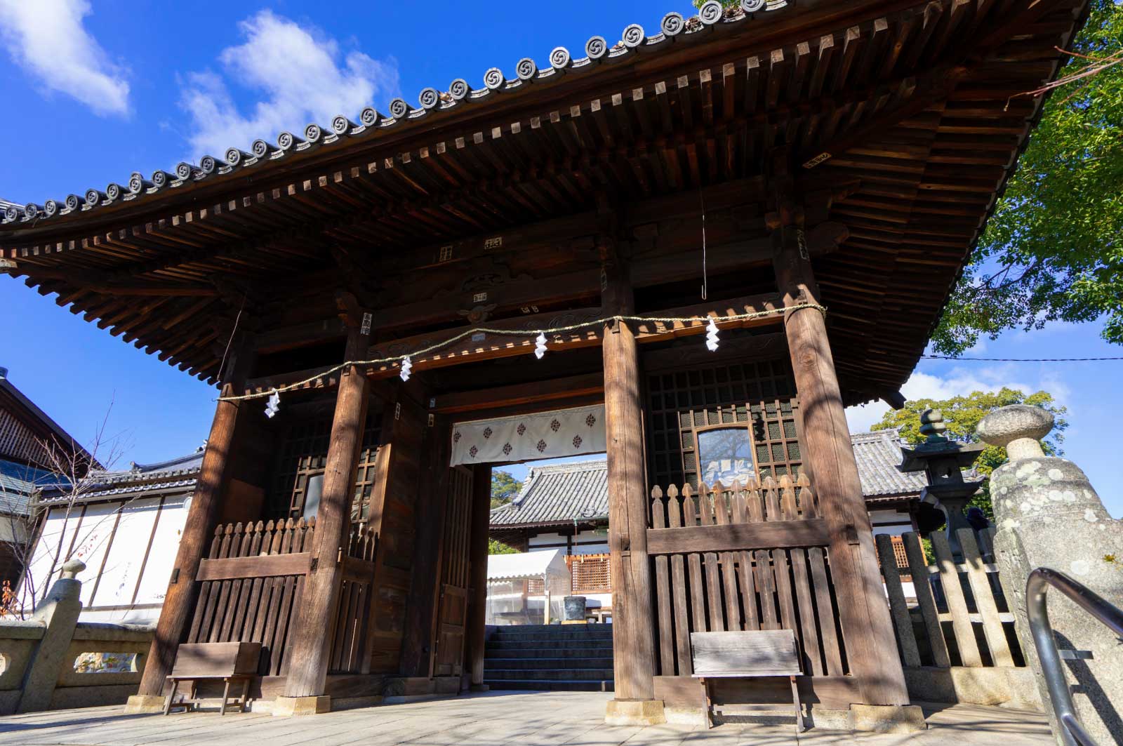 随神門（阿智神社）