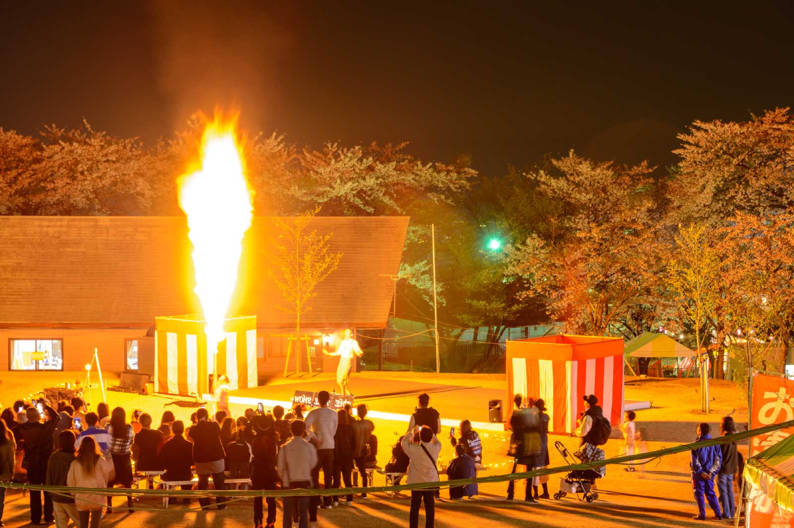 良くも悪くもお祭り感が出て盛り上がっている