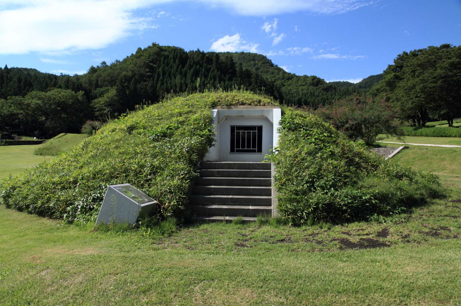 小さな古墳がいくつかあったりする