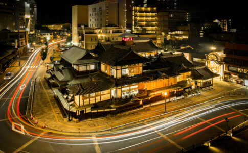 ライトアップされた道後温泉（松山）