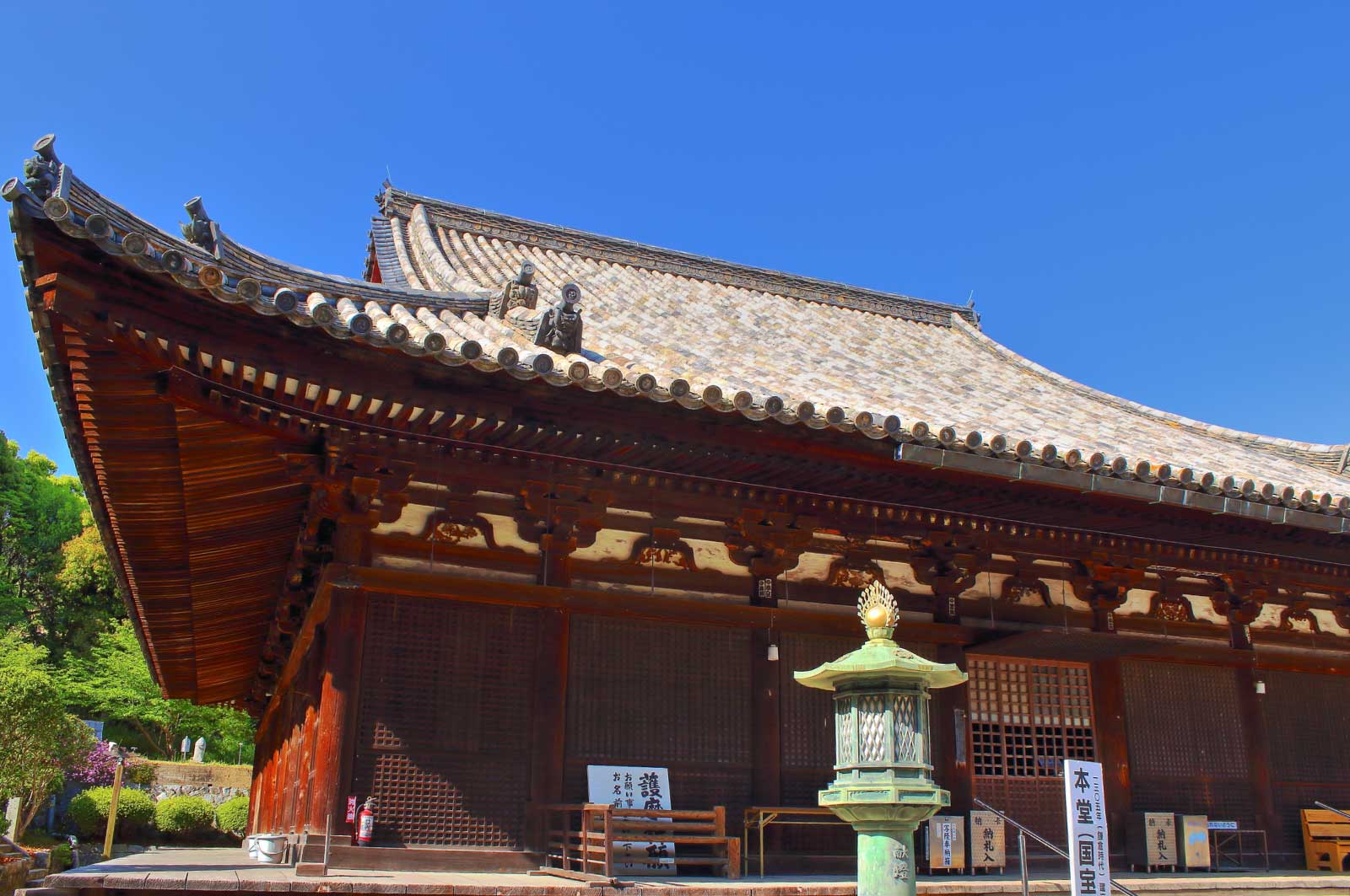 国宝に指定されている太山寺の本堂