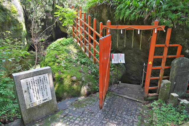 岩窟巡り