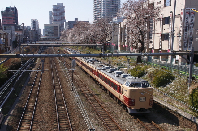 東中野を走る電車