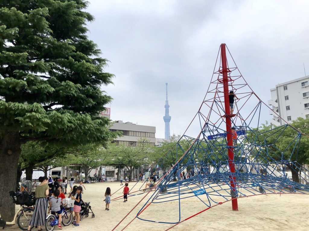 「すみだ北斎美術館」の向かいの景色