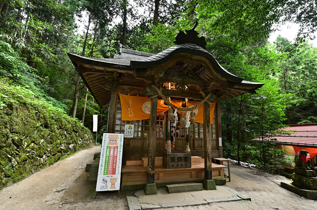 金持神社・拝殿