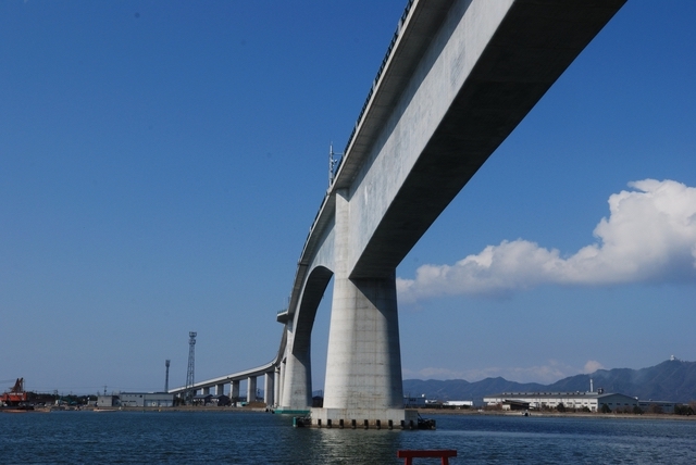 海から見た江島大橋