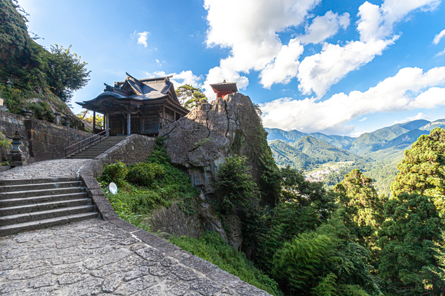 立石寺（山形）の開山堂と納経堂