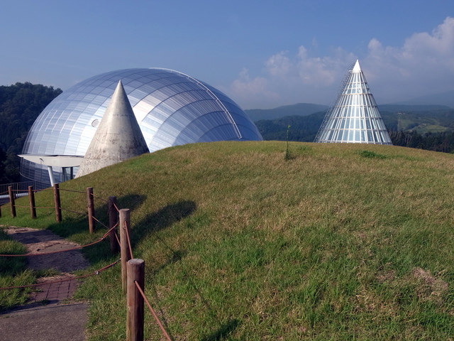 福井県立恐竜博物館の外観