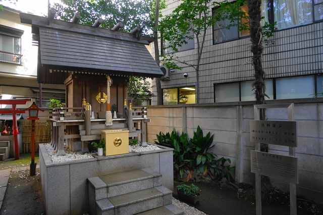 気象神社の祠