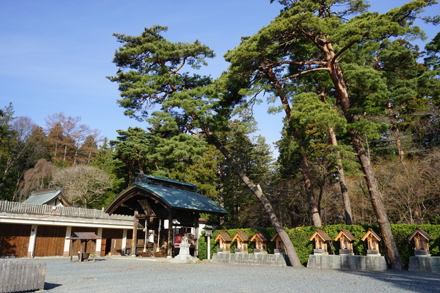 盛岡八幡宮に並ぶ社