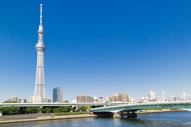 スカイツリーと隅田川