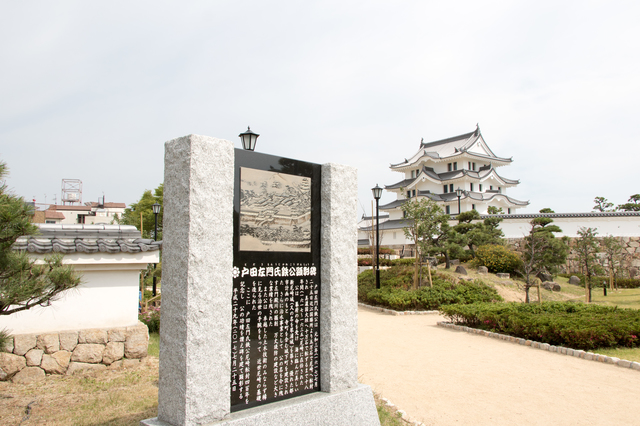 2018年に再建された尼崎城