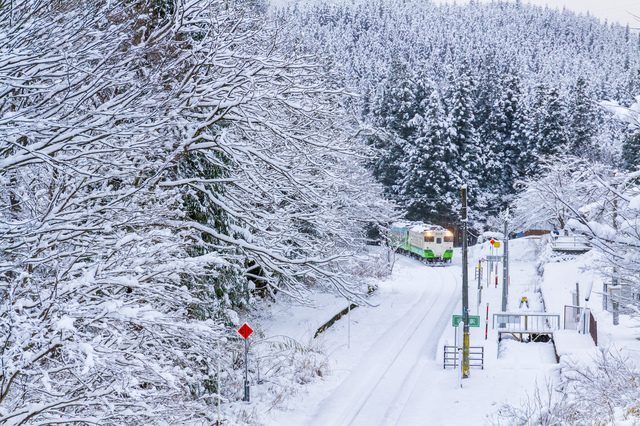 雪化粧をした滝谷駅