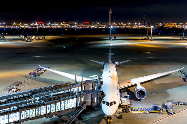 夜の羽田空港