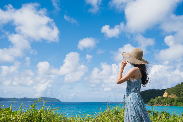 鹿児島旅を楽しむ女性