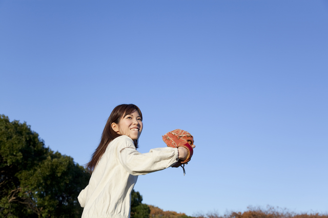 妻が息子とキャッチボール