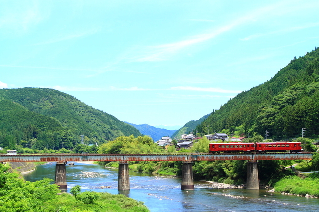 川を渡る長良川鉄道