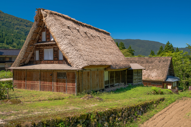 茅葺き屋根（合掌造り）