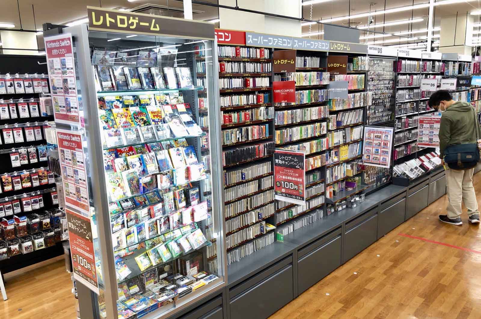 BOOKOFF SUPER BAZAAR ビビット南船橋店・レトロゲーム棚